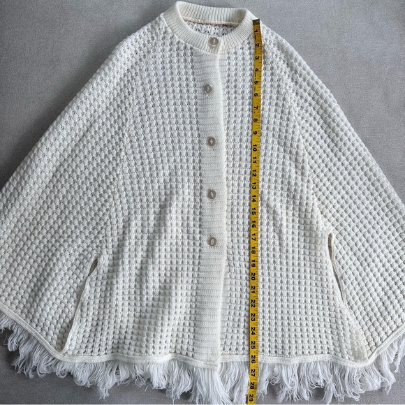 Vintage Knit Poncho Sweater with Fringe. Cream. One size. - Picture 7 of 8